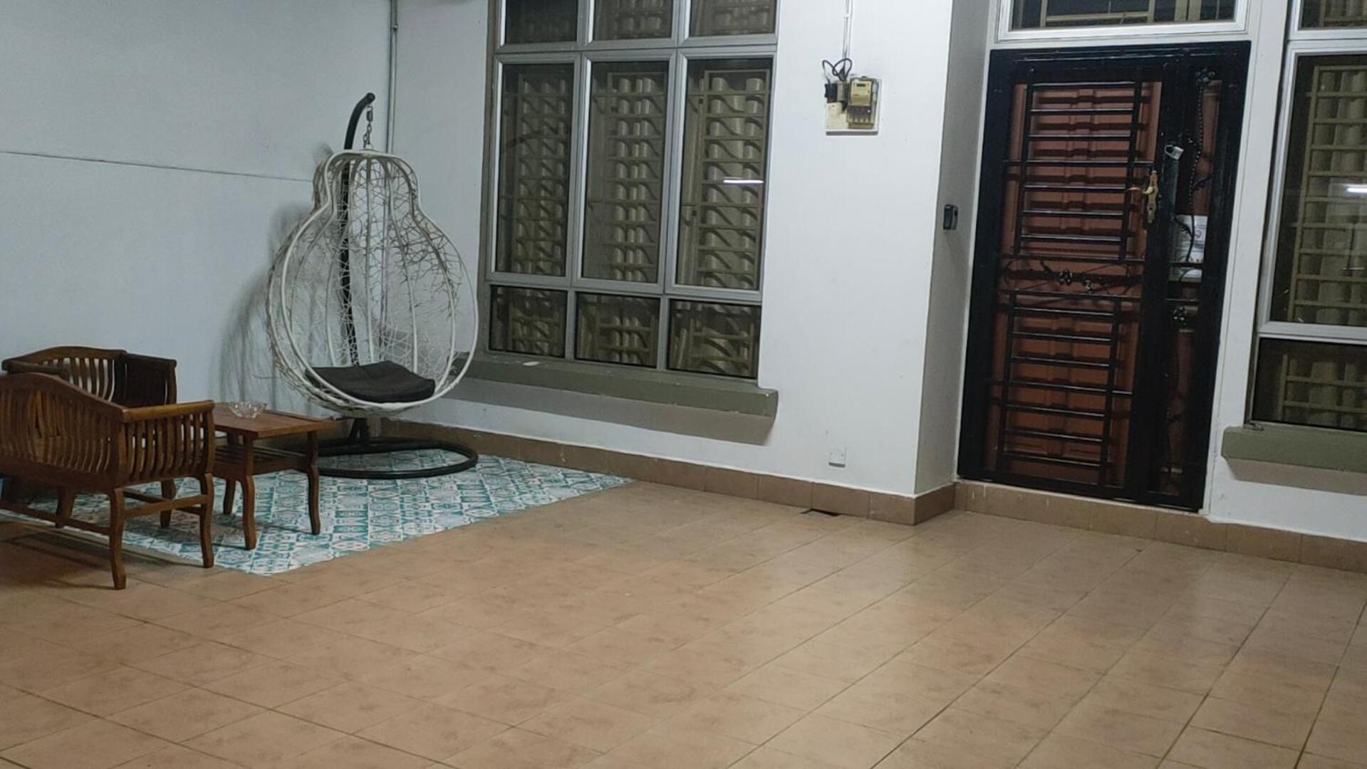 Zulaikha'S Homestay Ulu Tiram Johor Bahru Exteriör bild